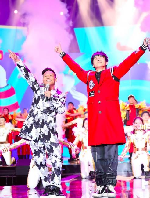 最新鸡叫过大年舞蹈步骤指南与精彩演绎